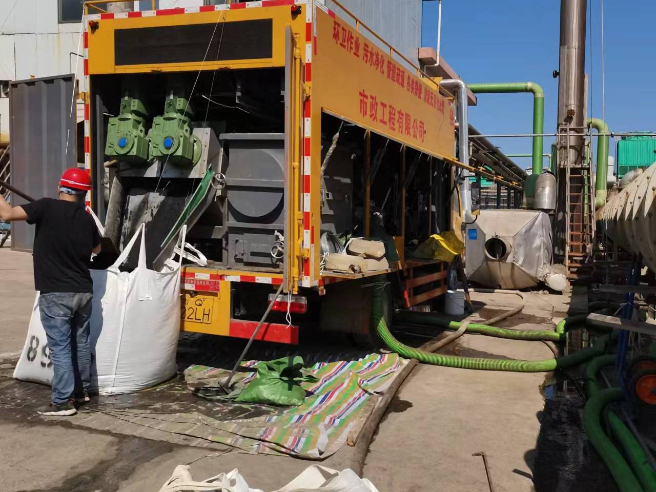 横林镇淤泥压干处理