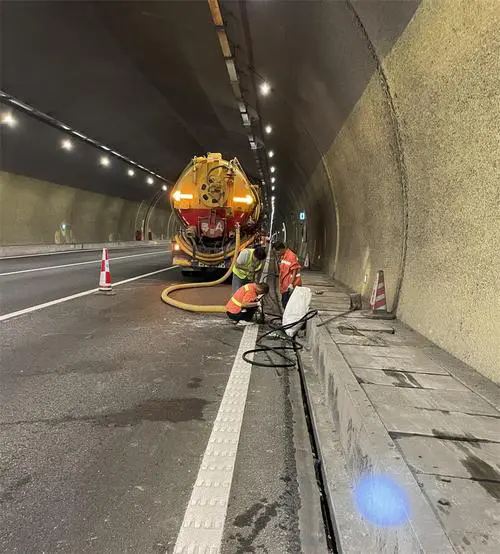 横林镇隧道排水渠清淤